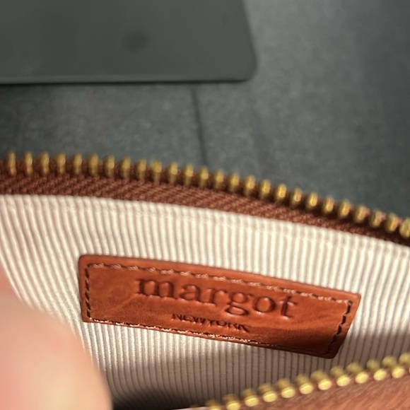 Margot New York | “Tori” Bifold Leather Wallet - Picture 6 of 14